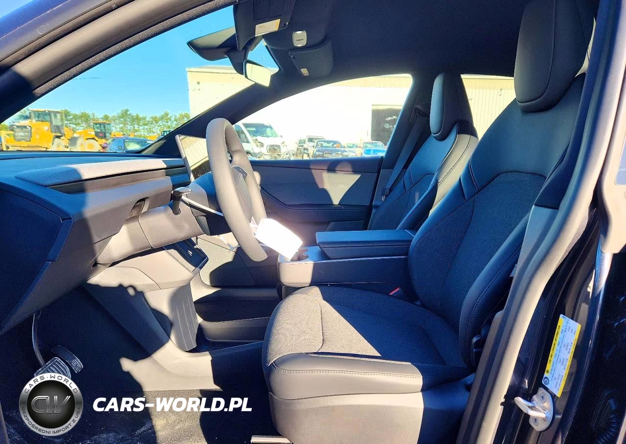 2026 Tesla Model Y VIN:7SAYGDED1TF695373 - 7