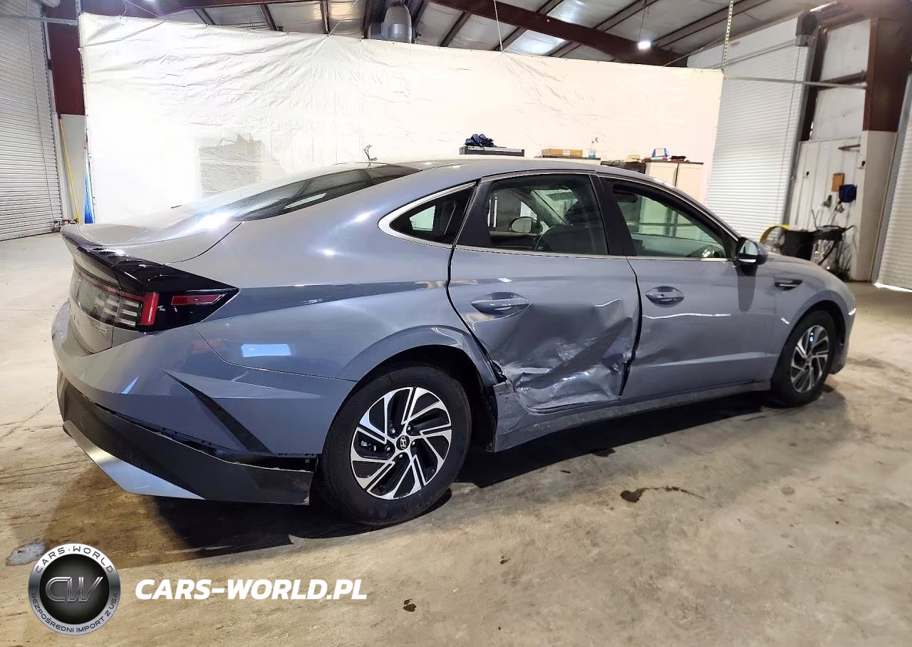 2026 Hyundai Sonata Hybrid Blue VIN:KMHL24JJ1TA166429 - 3