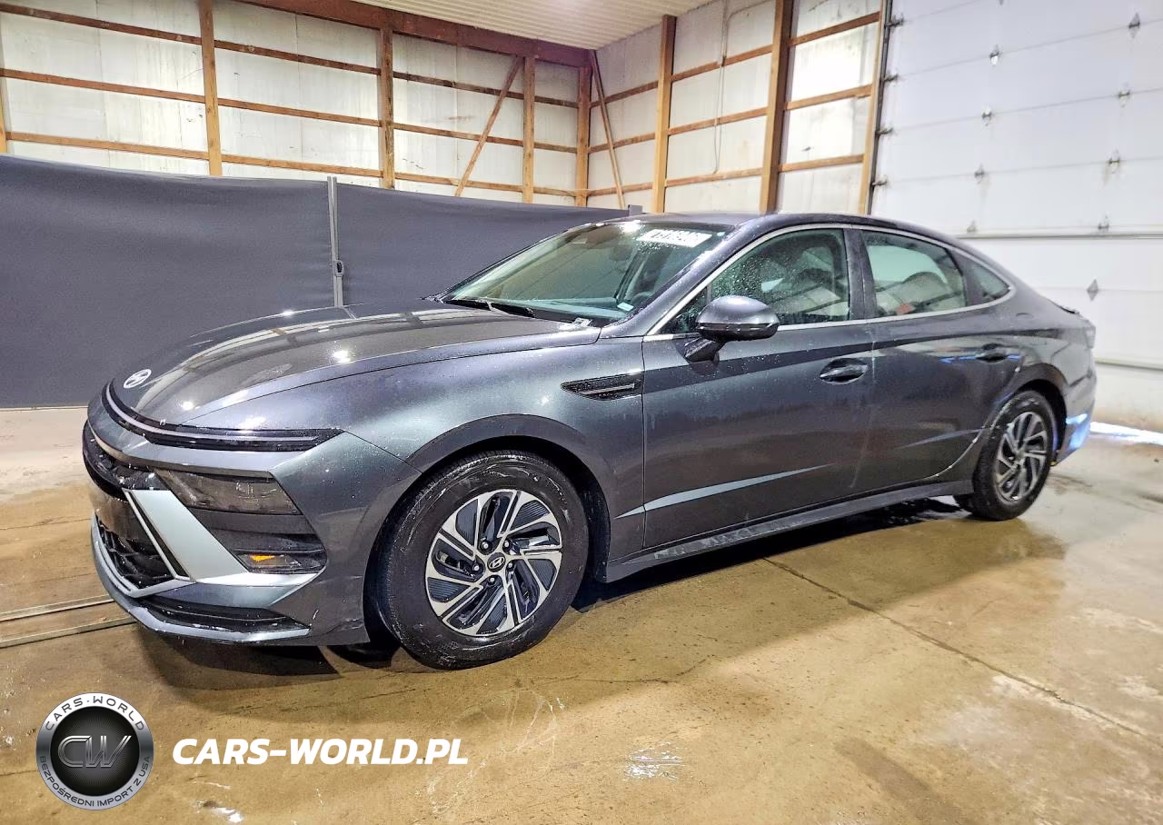 2026 Hyundai Sonata Hybrid Blue VIN:KMHL24JJ6TA158195 - 1