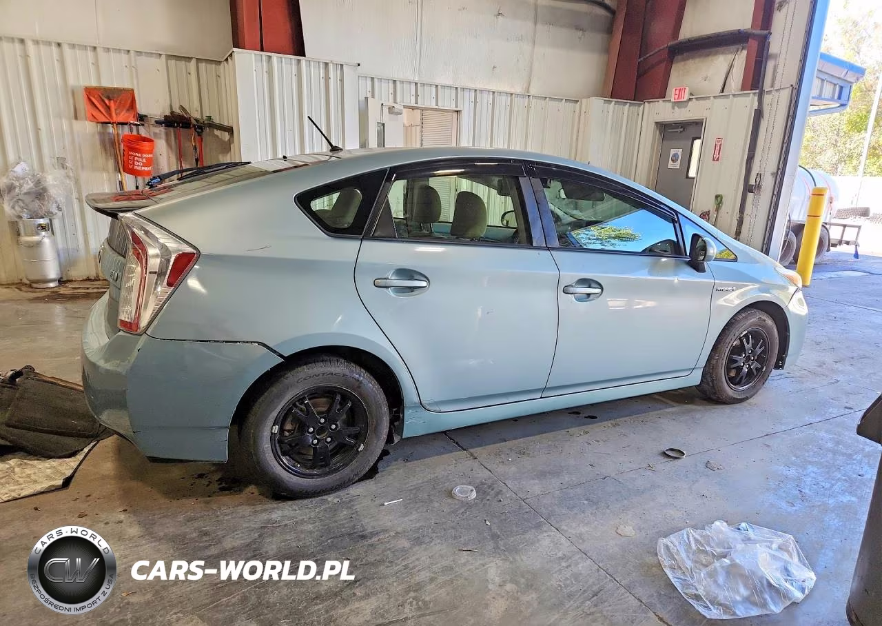 2014 Toyota Prius Two VIN:JTDKN3DU0E1822405 - 3