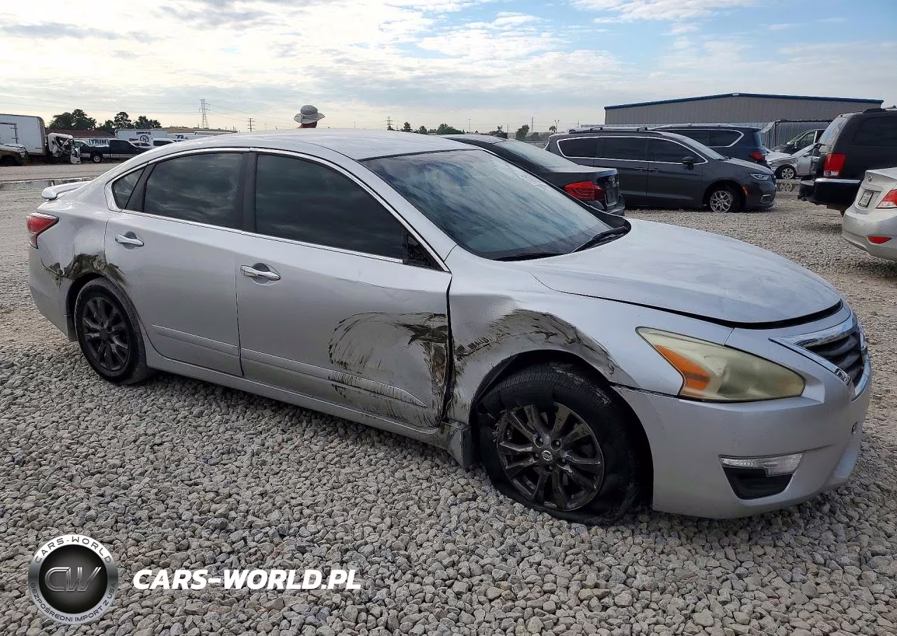 2015 Nissan Altima 2.5 S VIN:1N4AL3AP8FC570284 - 4