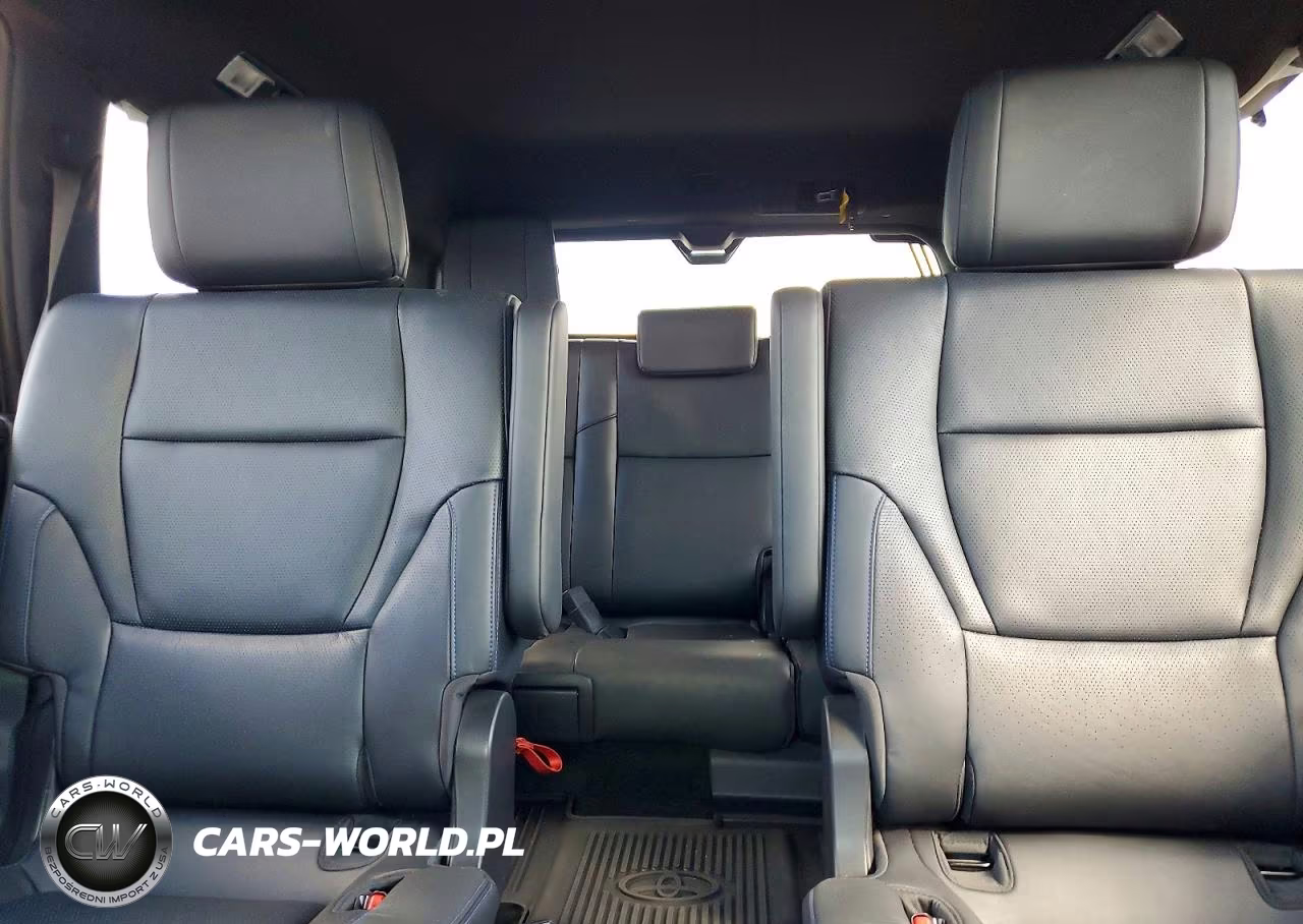 2026 Toyota Sequoia Platinum VIN:7SVAAABA7TX080993 - 10