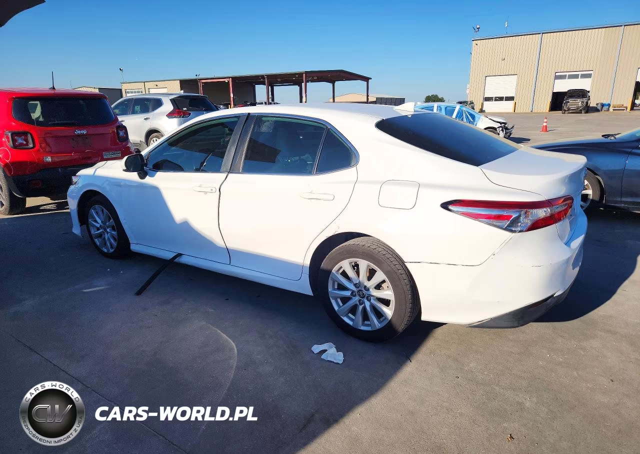 2020 Toyota Camry Le VIN:4T1C11AKXLU988610 - 2