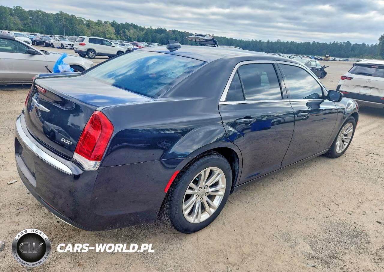 2019 Chrysler 300 Touring VIN:2C3CCAAG8KH648291 - 3