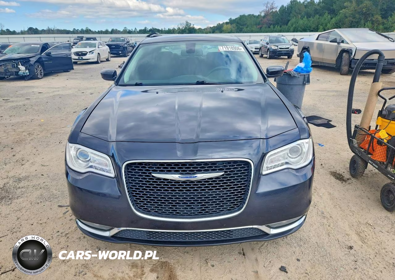 2019 Chrysler 300 Touring VIN:2C3CCAAG8KH648291 - 5