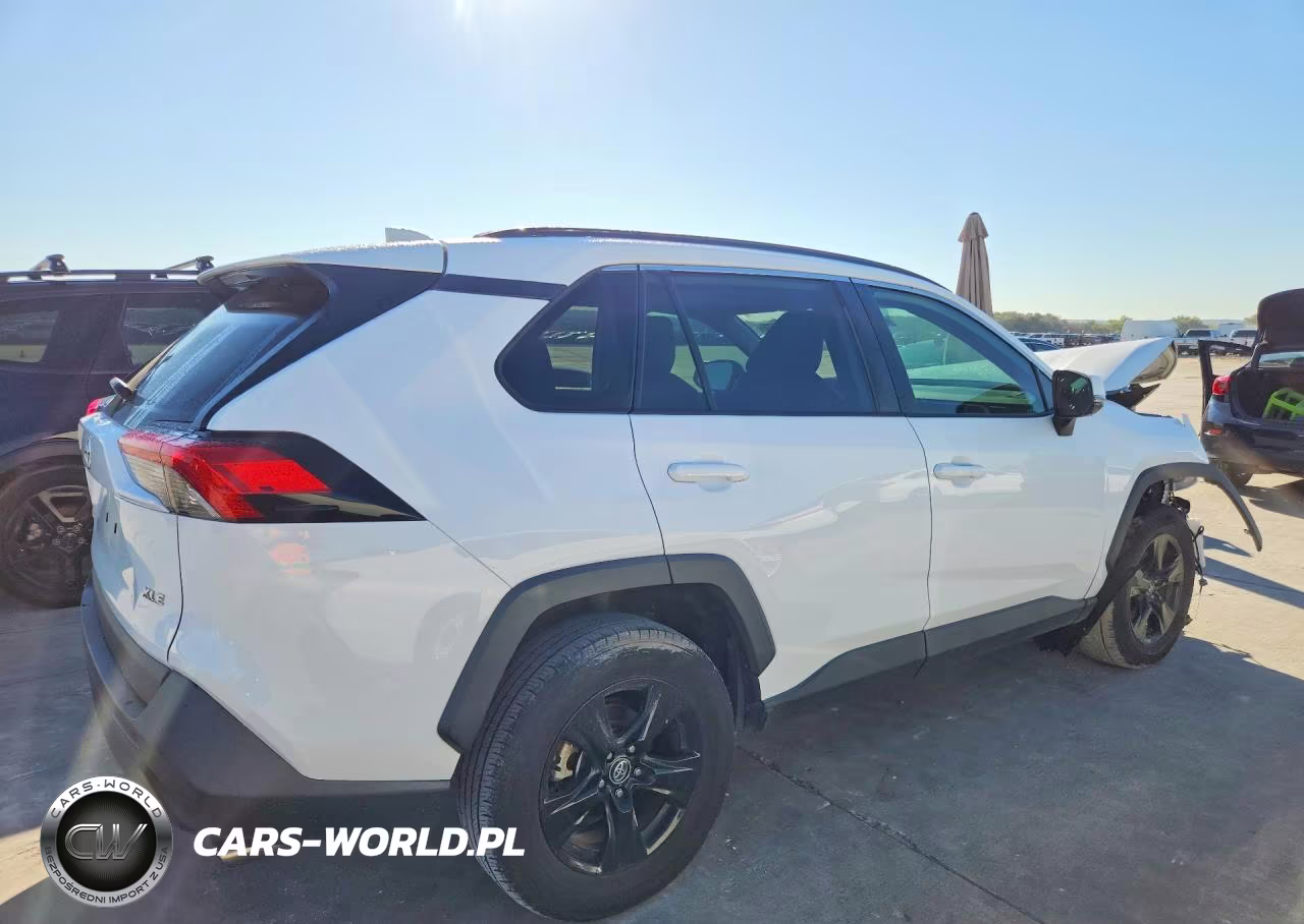 2020 Toyota Rav4 Xle VIN:2T3W1RFV1LC045125 - 3