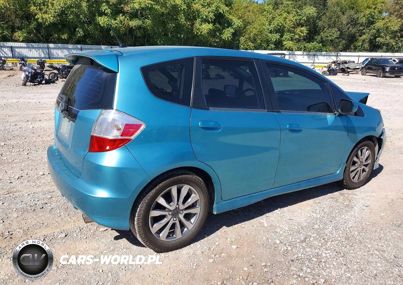 2012 Honda Fit Sport VIN:JHMGE8H54CC025824 - 3