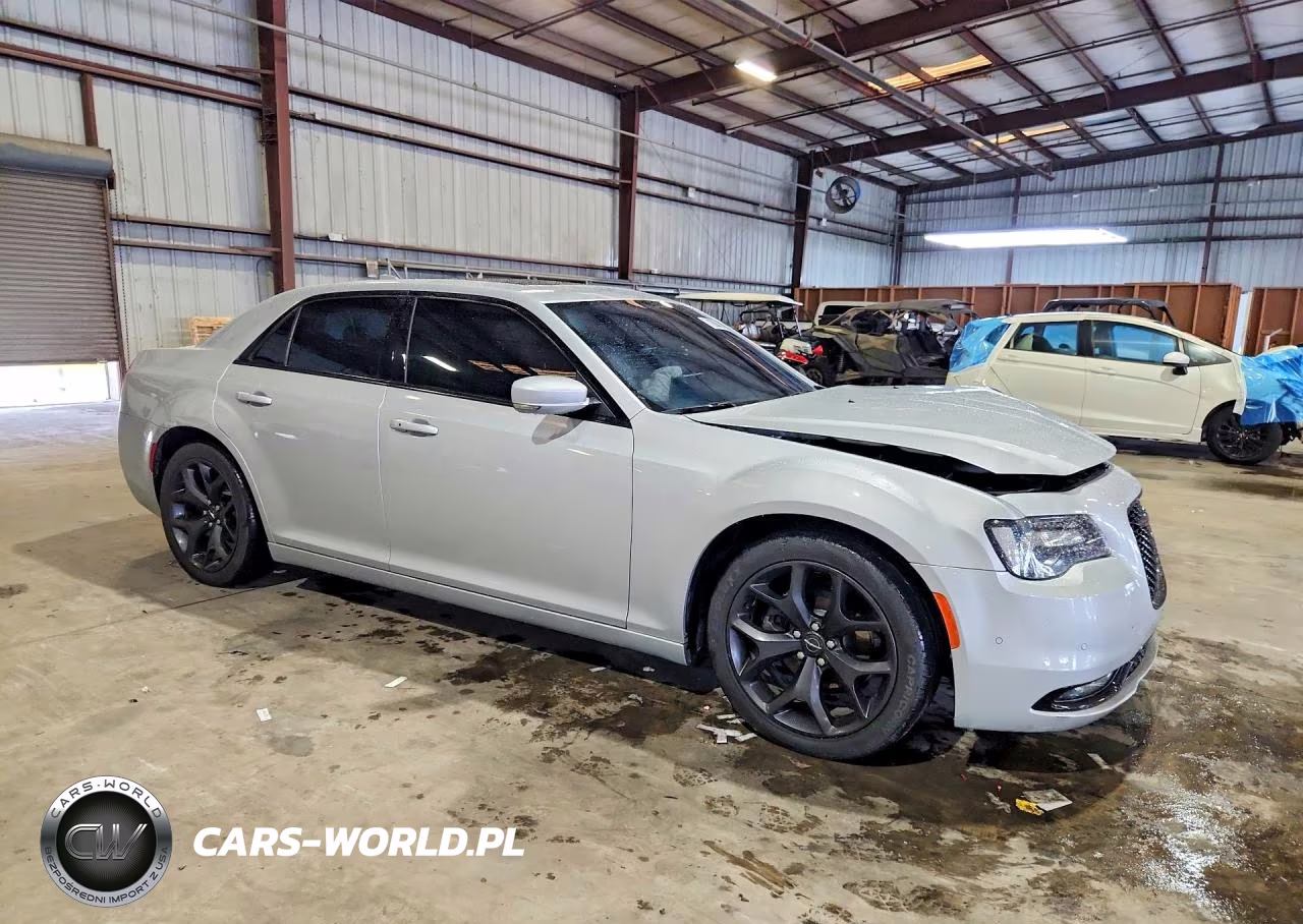2021 Chrysler 300 S VIN:2C3CCABG4MH541160 - 4