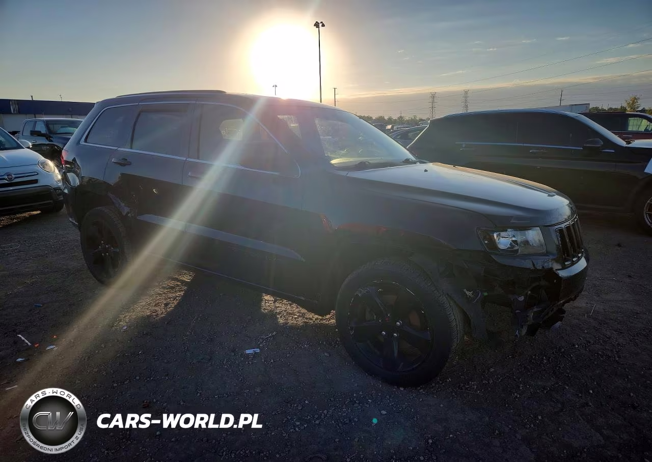 2014 Jeep Grand Cherokee Laredo VIN:1C4RJFAG3EC471892 - 4