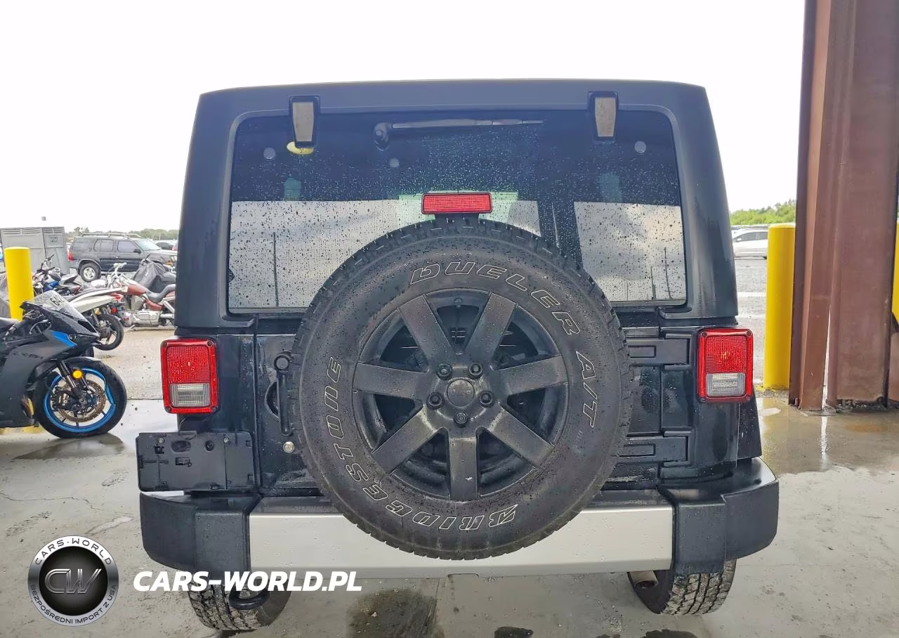 2015 Jeep Wrangler Unlimited Sahara VIN:1C4BJWEG8FL688786 - 6