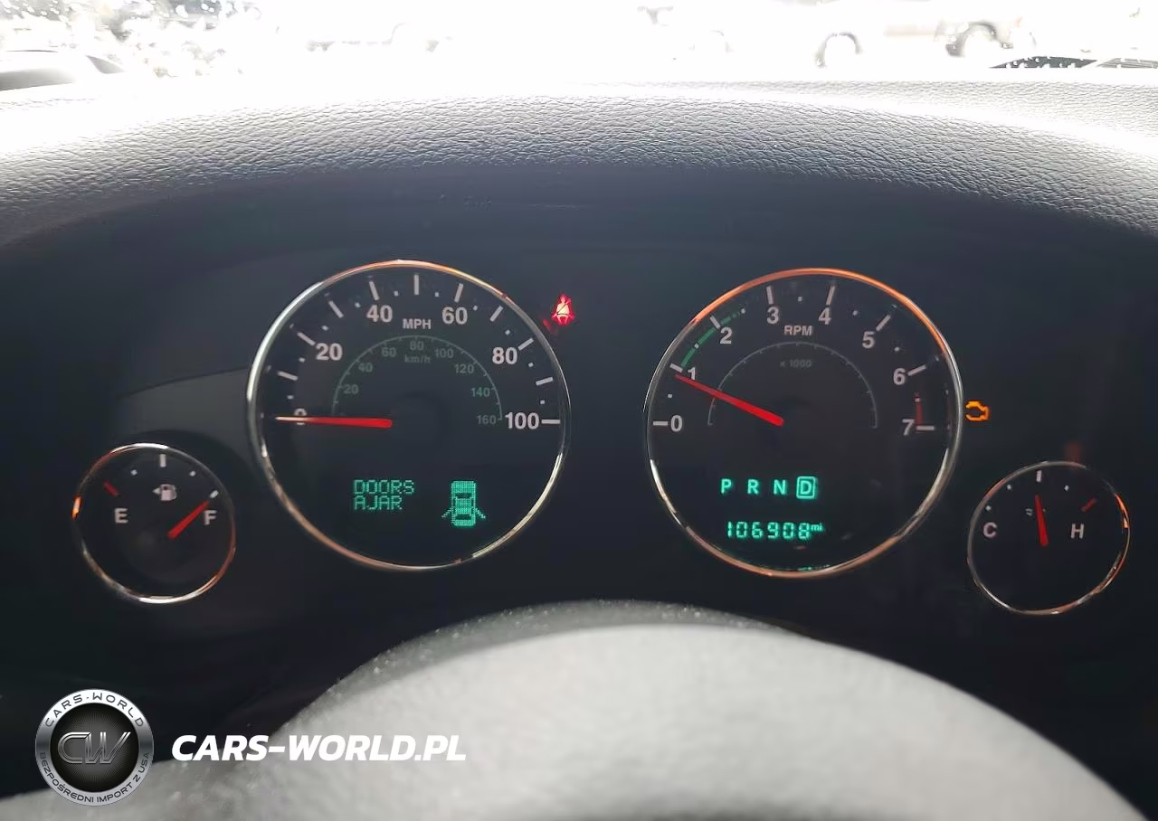 2015 Jeep Wrangler Unlimited Sahara VIN:1C4BJWEG8FL688786 - 9