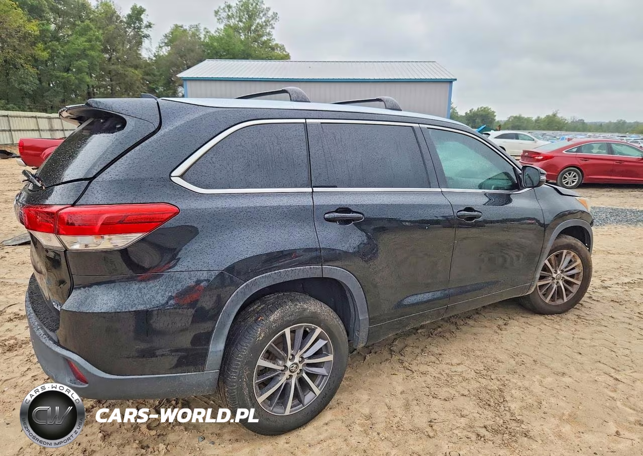 2018 Toyota Highlander Xle VIN:5TDKZRFH2JS534082 - 3