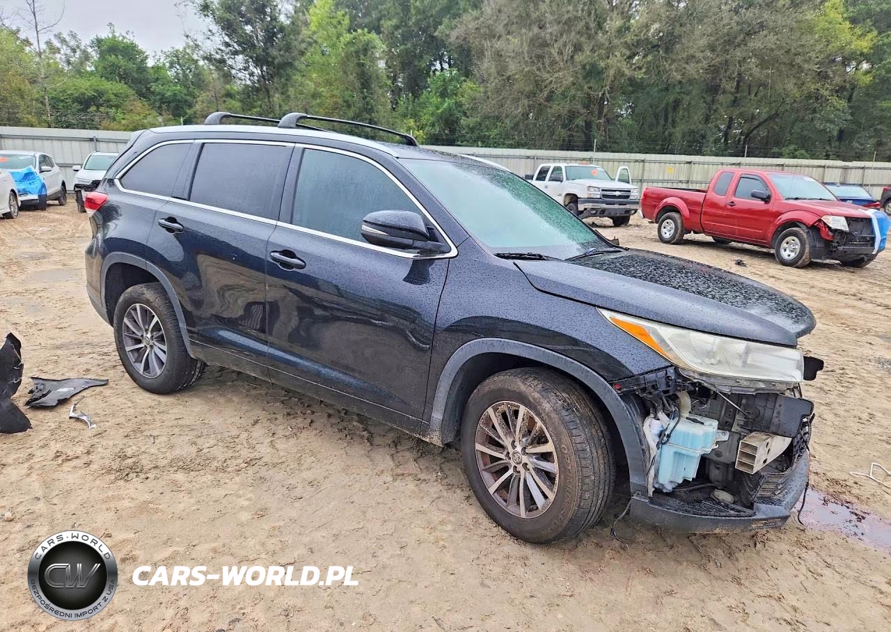 2018 Toyota Highlander Xle VIN:5TDKZRFH2JS534082 - 4
