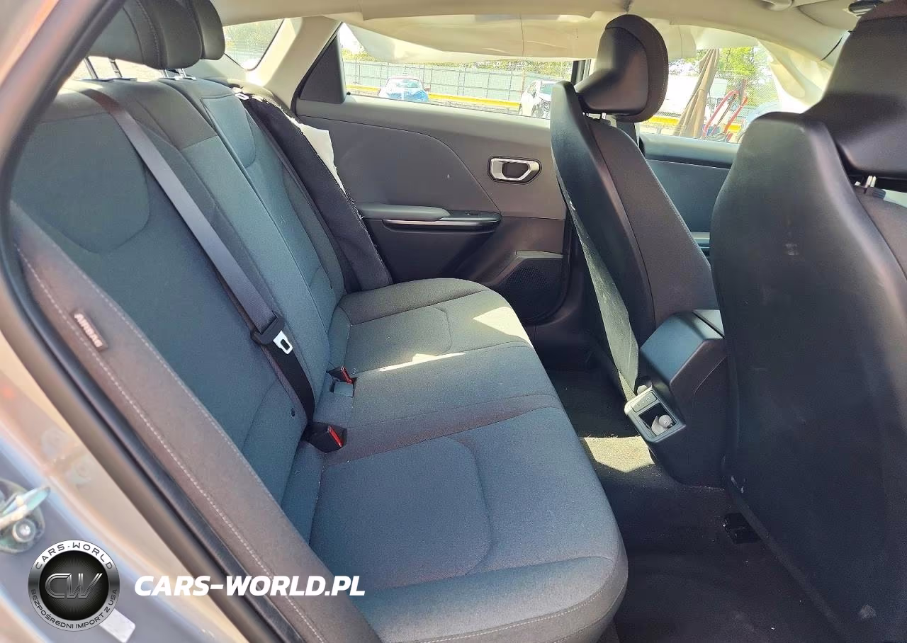 2025 Kia K4 Lxs VIN:3KPFT4DE0SE047330 - 10