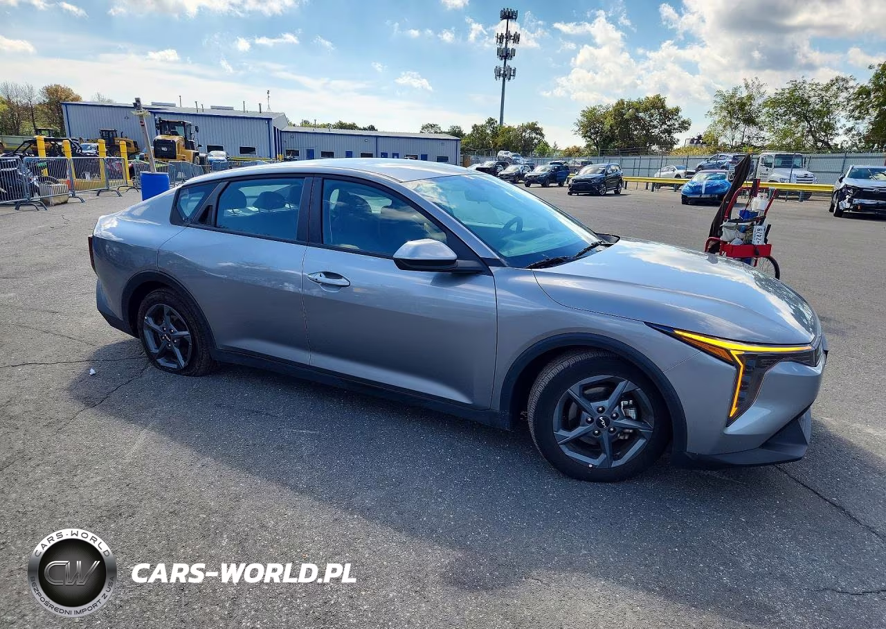 2025 Kia K4 Lxs VIN:3KPFT4DE0SE047330 - 4