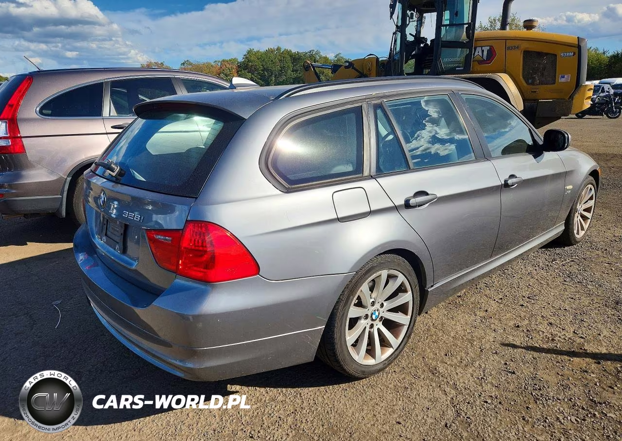 2011 BMW 328 Xi VIN:WBAUU3C51BA542233 - 3