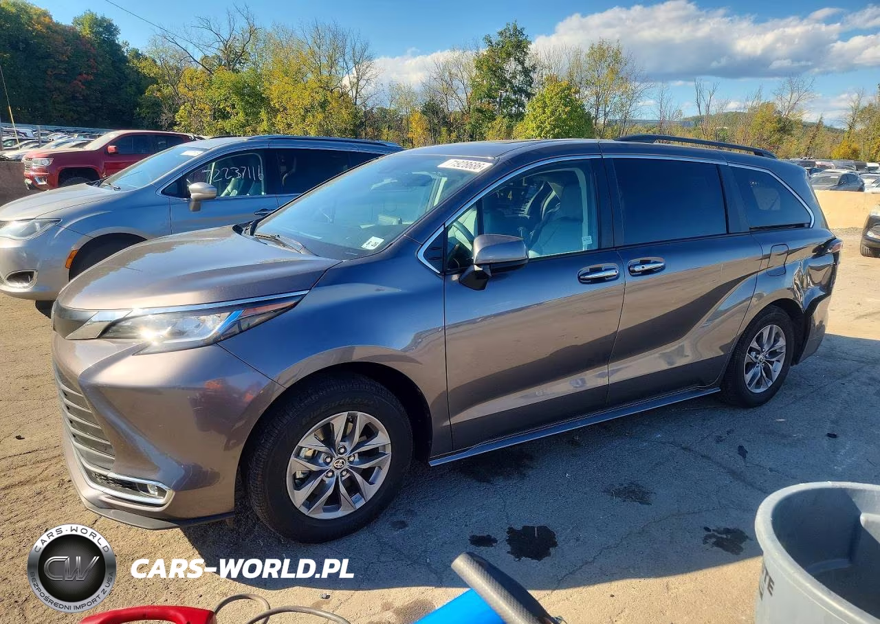 2023 Toyota Sienna Xle