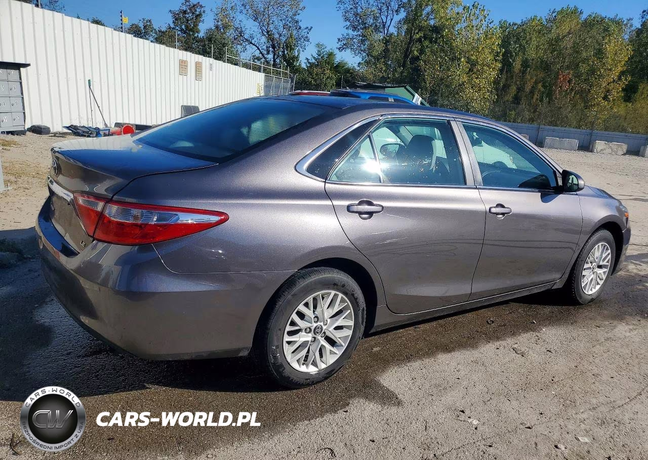 2017 Toyota Camry Le VIN:4T1BF1FK3HU657008 - 3