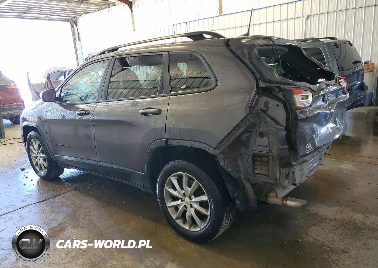 2018 Jeep Cherokee Latitude VIN:1C4PJMCB8JD586828 - 2