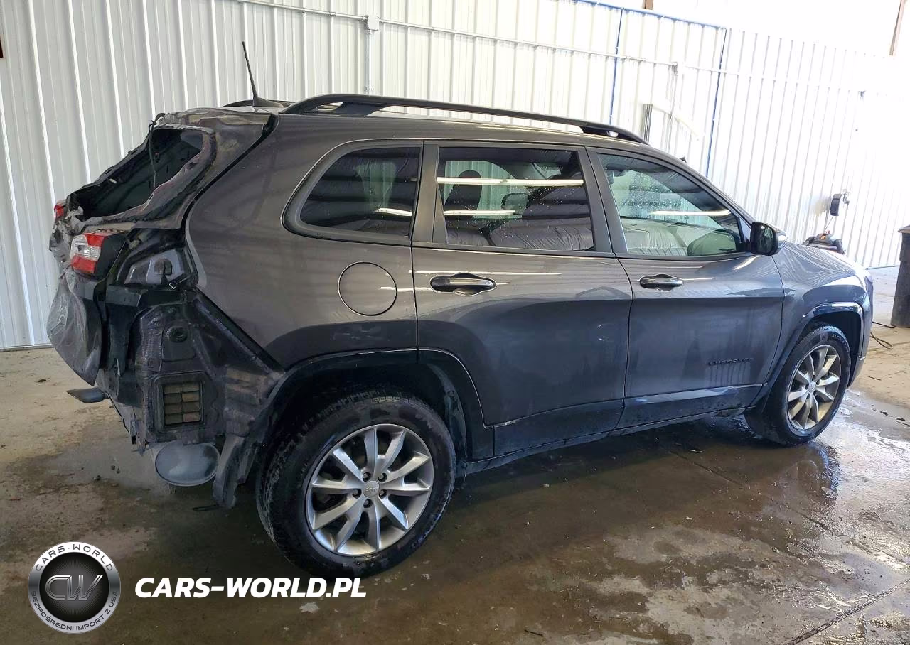 2018 Jeep Cherokee Latitude VIN:1C4PJMCB8JD586828 - 3