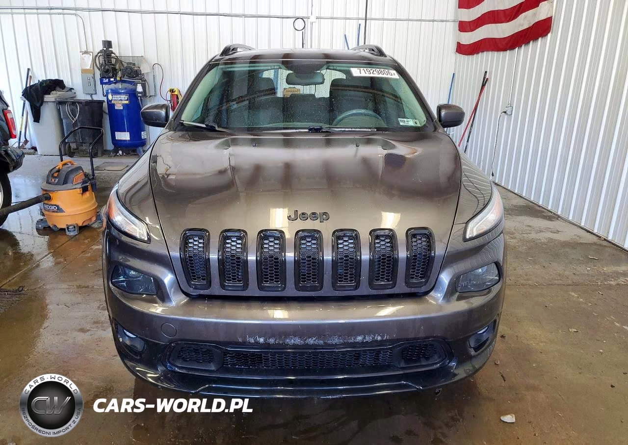 2018 Jeep Cherokee Latitude VIN:1C4PJMCB8JD586828 - 5