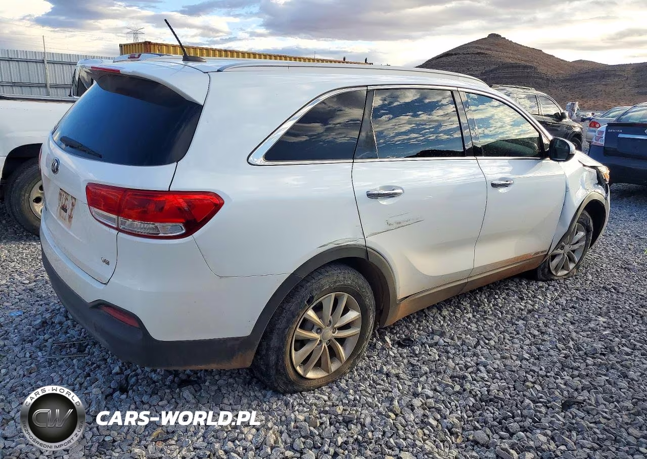 2018 Kia Sorento Lx V6 VIN:5XYPGDA55JG338677 - 3