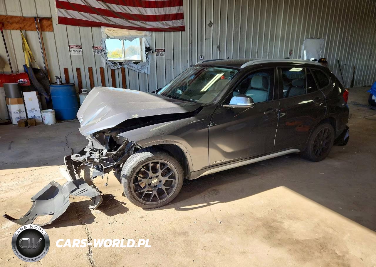 2013 BMW X1 xDrive28I VIN:WBAVL1C5XDVR86511 - 1