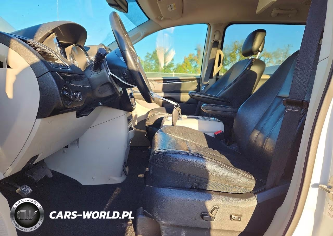 2014 Chrysler Town & Country Touring VIN:2C4RC1BG2ER236239 - 7