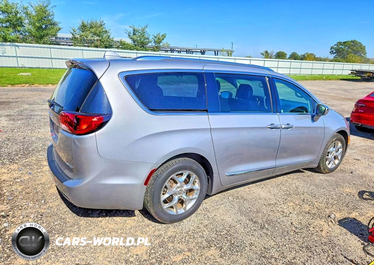 2018 Chrysler Pacifica Limited VIN:2C4RC1GG7JR251788 - 3