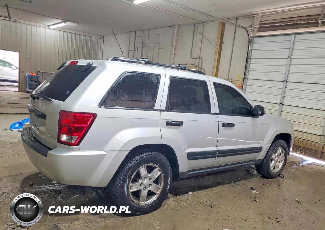 2005 Jeep Grand Cherokee Laredo VIN:1J4HR48N35C702605 - 3