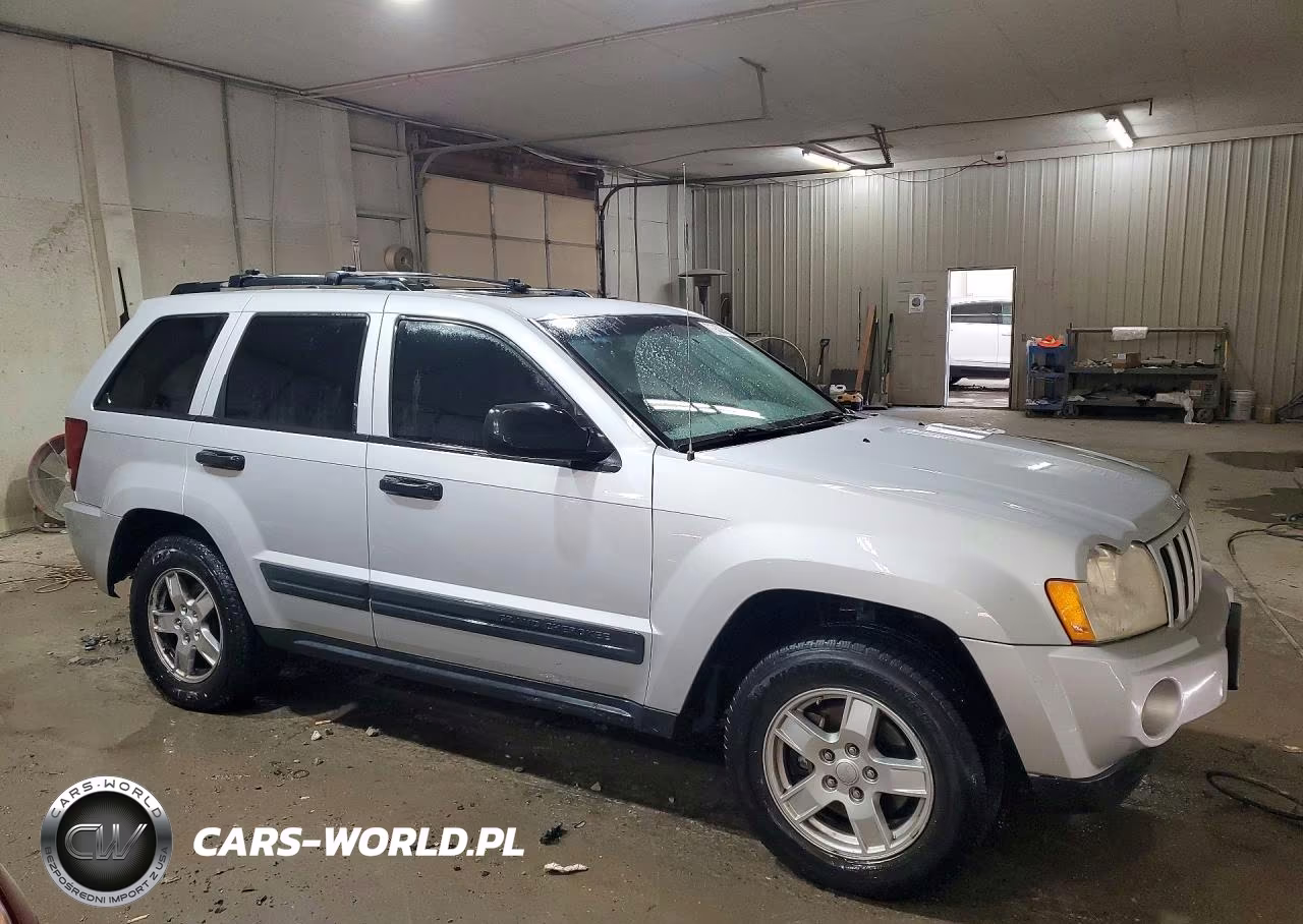 2005 Jeep Grand Cherokee Laredo VIN:1J4HR48N35C702605 - 4