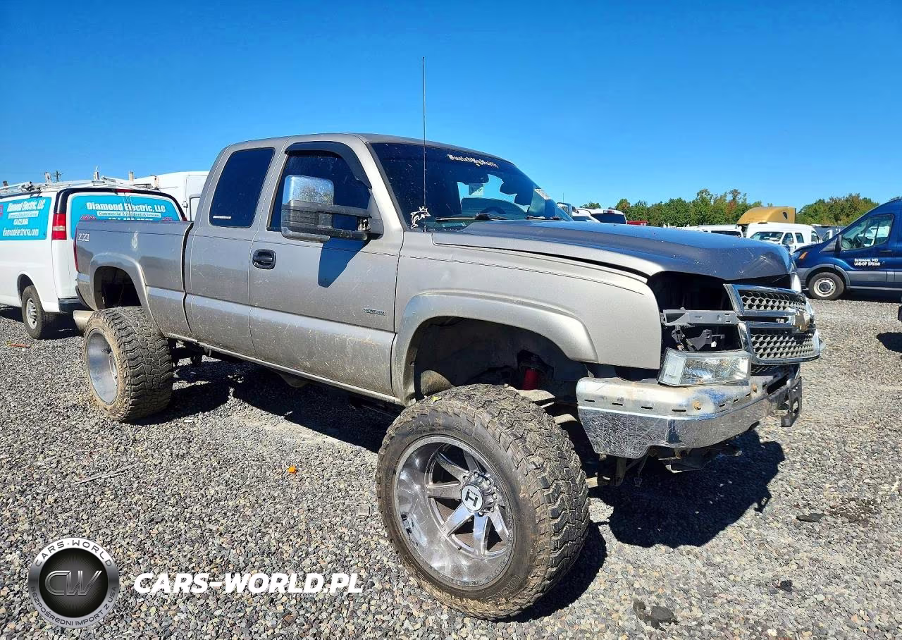 2003 Chevrolet Silverado K2500 Heavy Duty VIN:1GCHK29113E106310 - 4