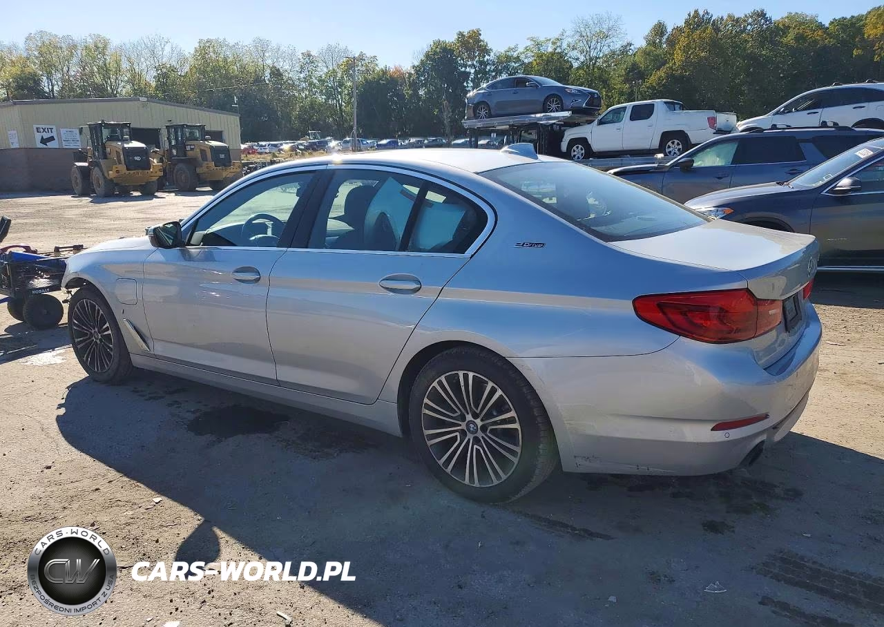 2019 BMW 530Xe VIN:WBAJB1C50KB377055 - 2