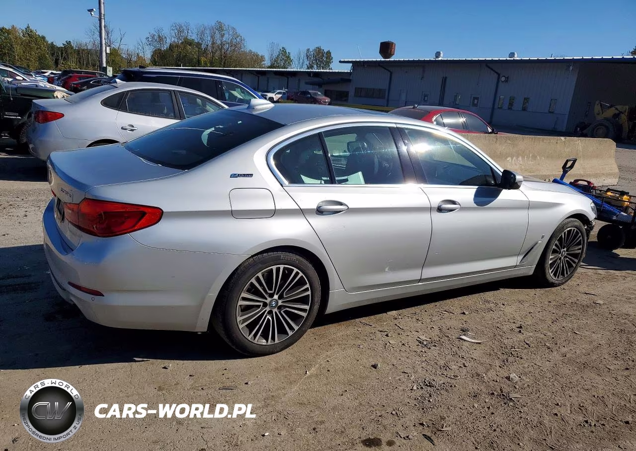 2019 BMW 530Xe VIN:WBAJB1C50KB377055 - 3