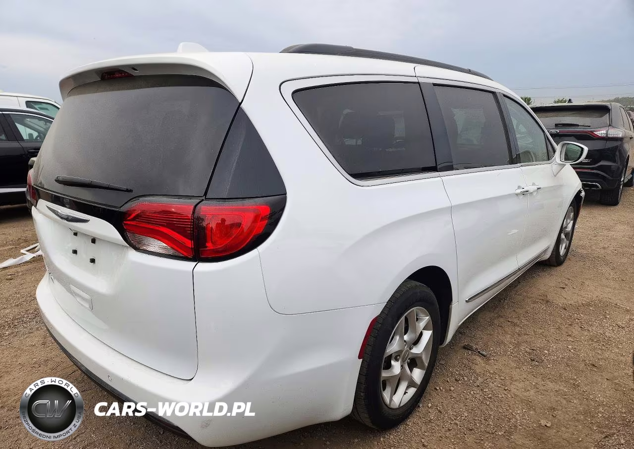 2017 Chrysler Pacifica Touring L VIN:2C4RC1BG0HR803617 - 3