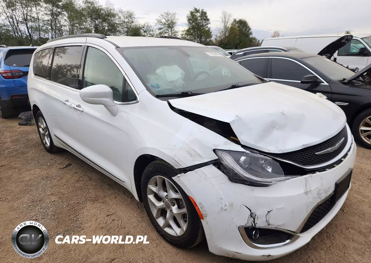 2017 Chrysler Pacifica Touring L VIN:2C4RC1BG0HR803617 - 4
