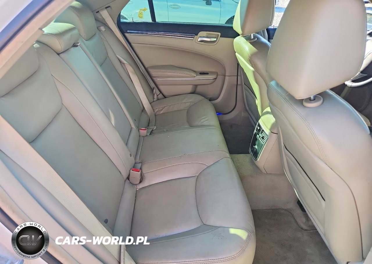 2012 Chrysler 300 Limited VIN:2C3CCAHG3CH184334 - 10