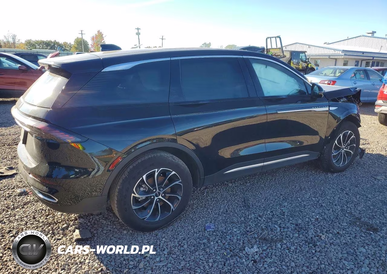 2026 Lincoln Nautilus Premiere VIN:5LMPJ8JA0TJ002713 - 3