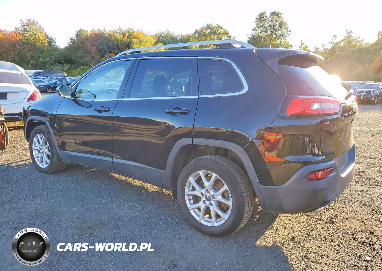 2017 Jeep Cherokee Latitude VIN:1C4PJLCS2HD221484 - 2