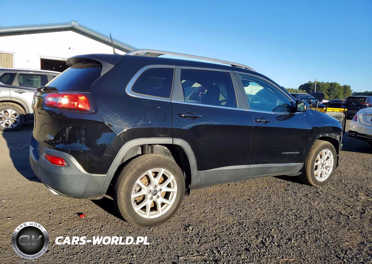 2017 Jeep Cherokee Latitude VIN:1C4PJLCS2HD221484 - 3