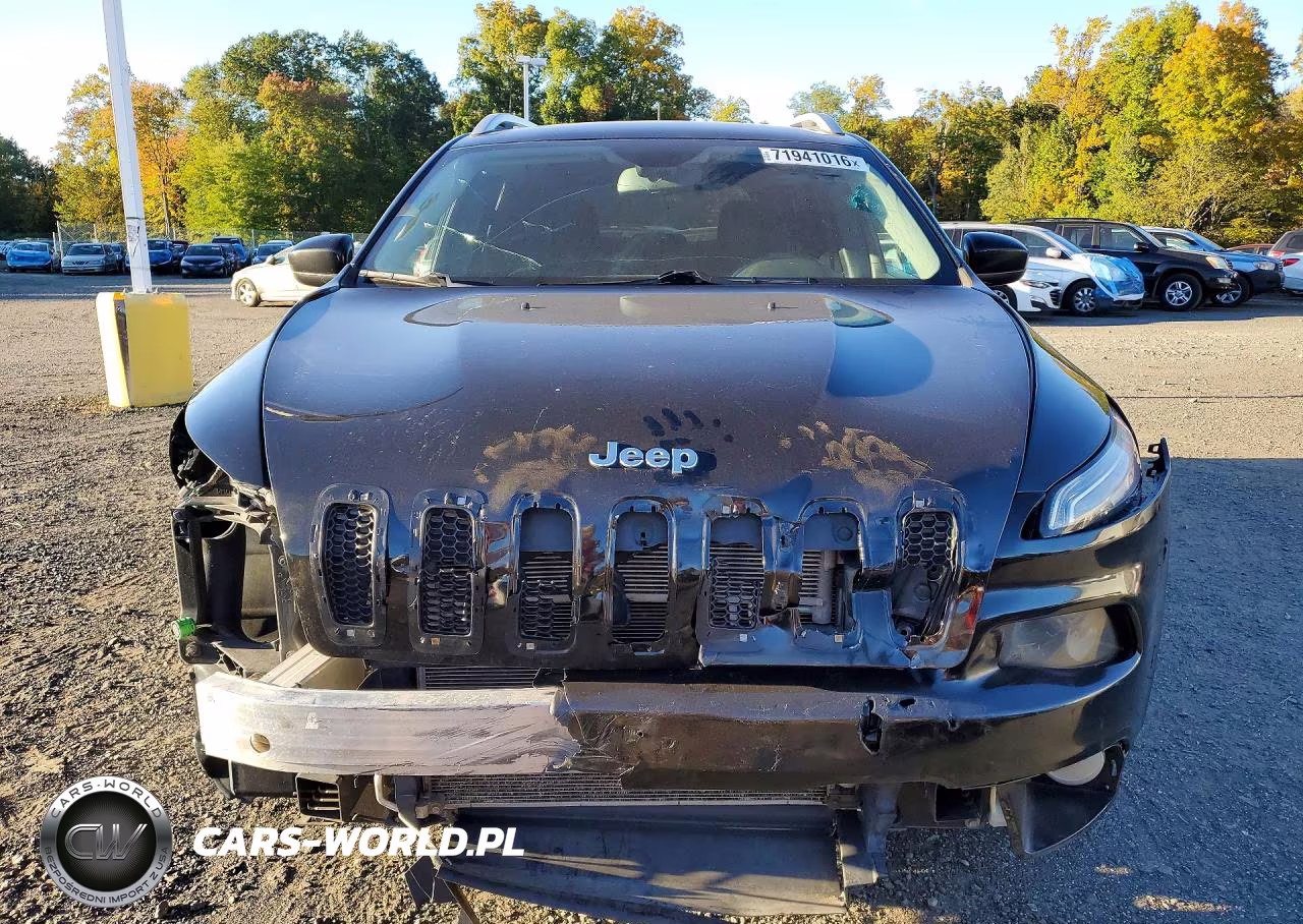 2017 Jeep Cherokee Latitude VIN:1C4PJLCS2HD221484 - 5