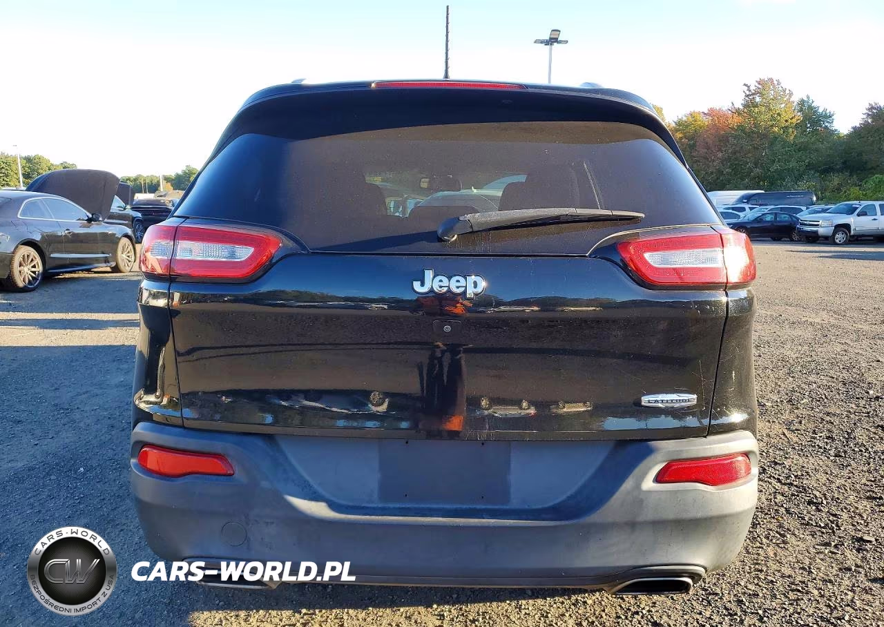 2017 Jeep Cherokee Latitude VIN:1C4PJLCS2HD221484 - 6