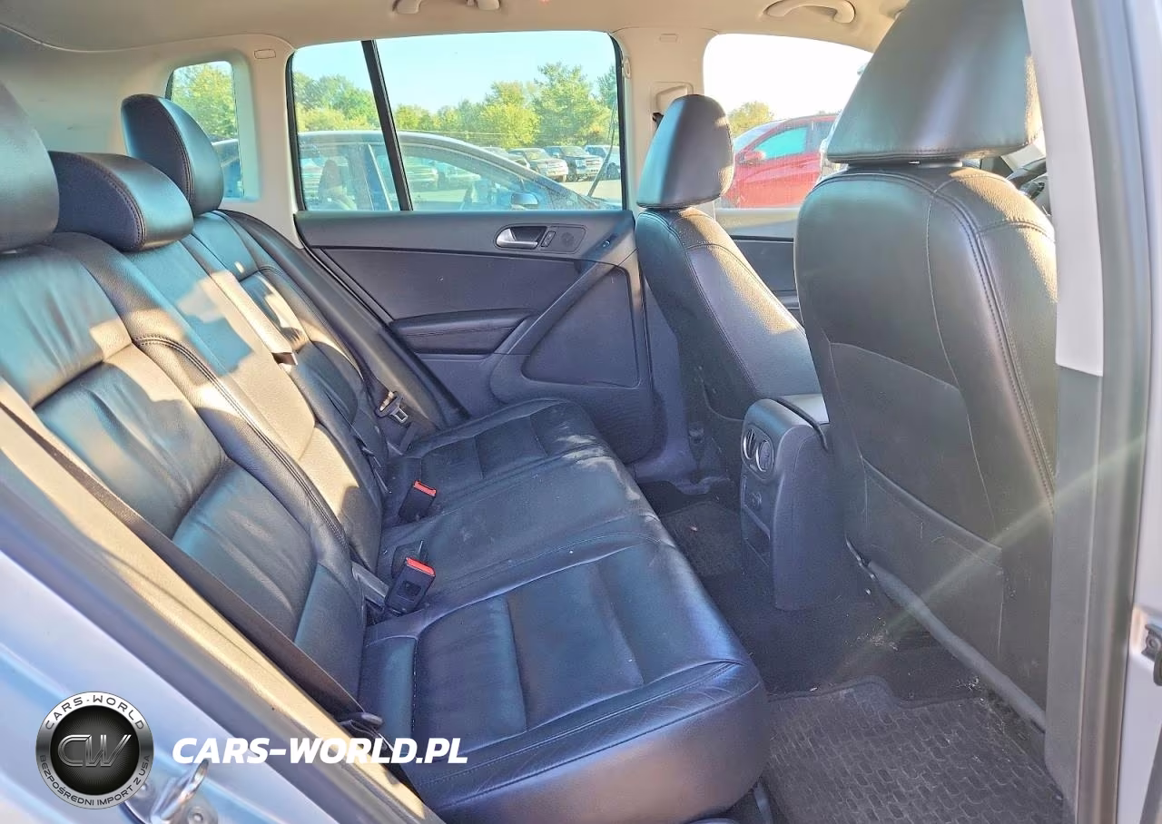 2017 Volkswagen Tiguan Sport VIN:WVGUV7AX4HK030914 - 11