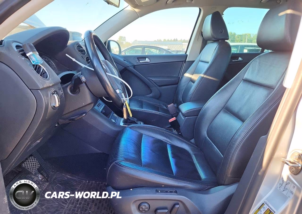 2017 Volkswagen Tiguan Sport VIN:WVGUV7AX4HK030914 - 7