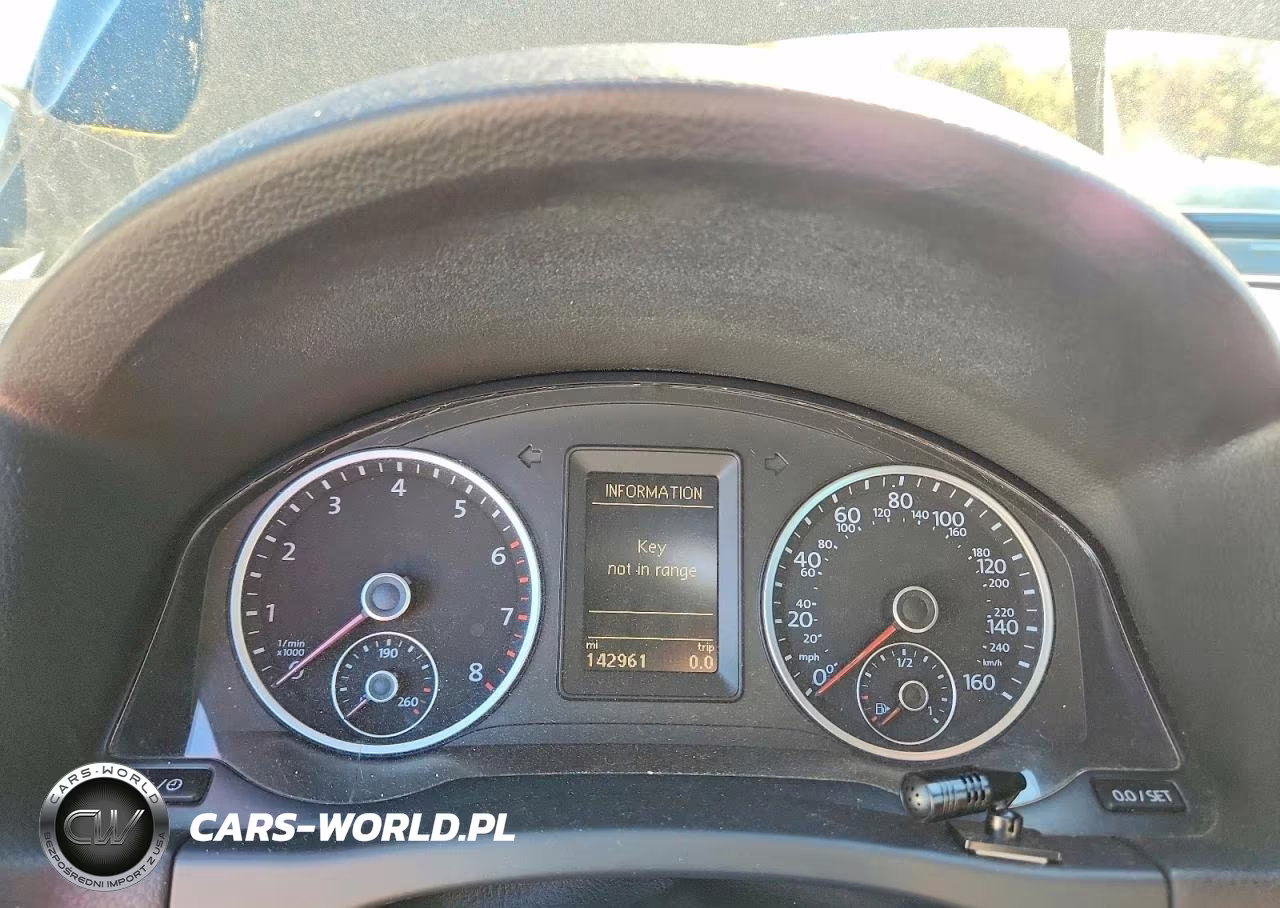 2014 Volkswagen Tiguan S VIN:WVGBV3AX9EW070328 - 9