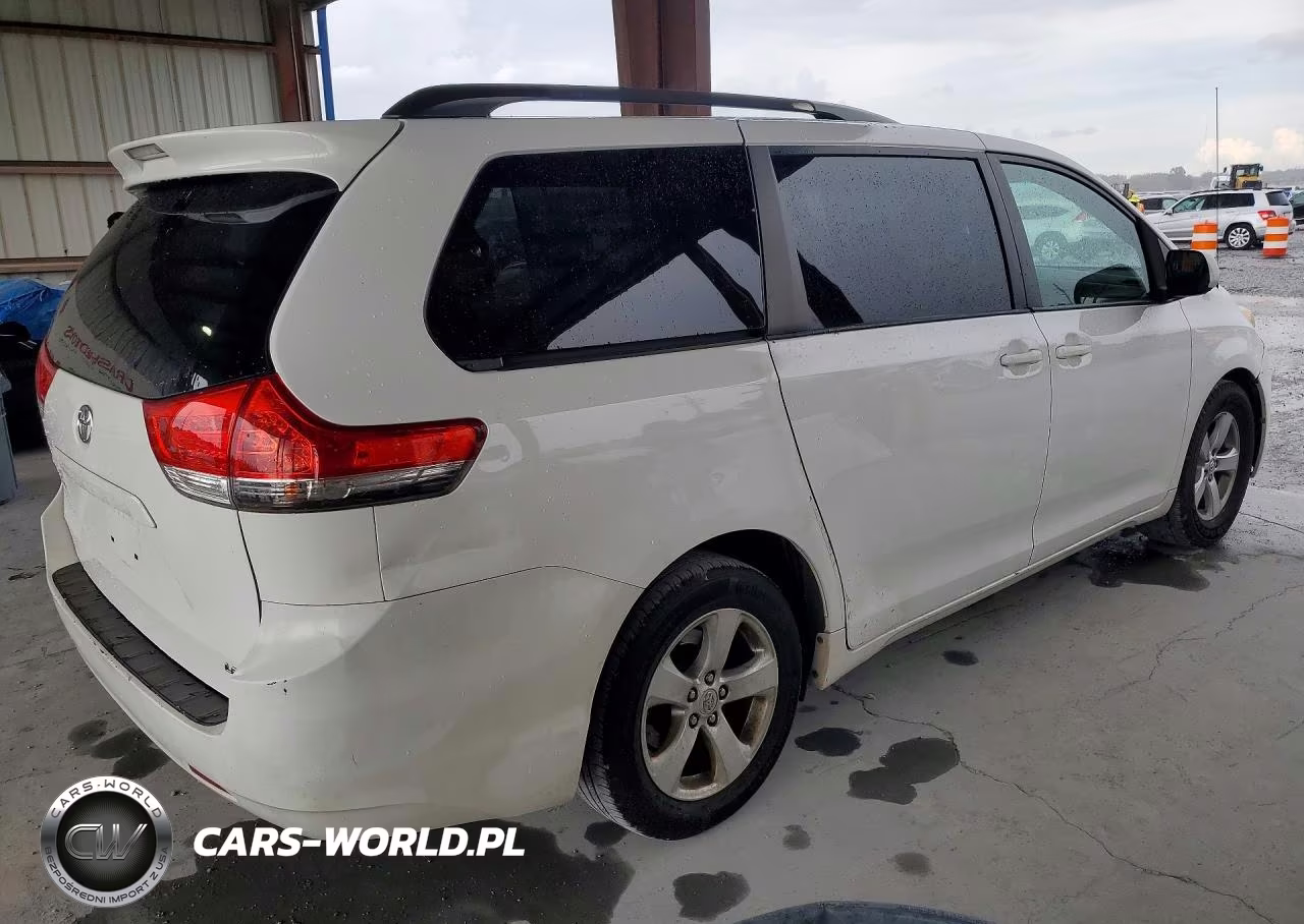 2014 Toyota Sienna Le VIN:5TDKK3DC2ES525297 - 3