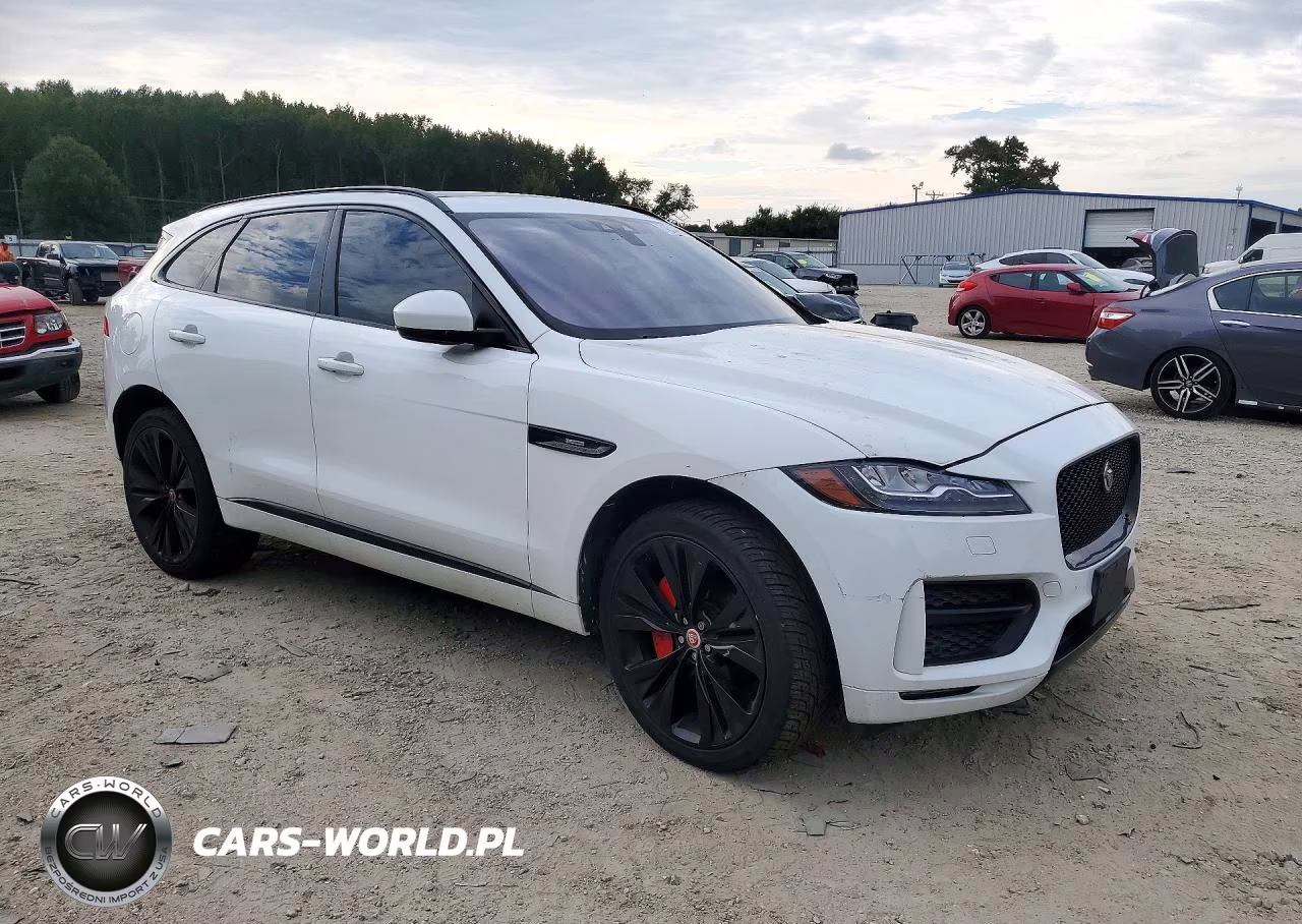 2017 Jaguar F-Pace R - Sport VIN:SADCL2BV0HA090107 - 4