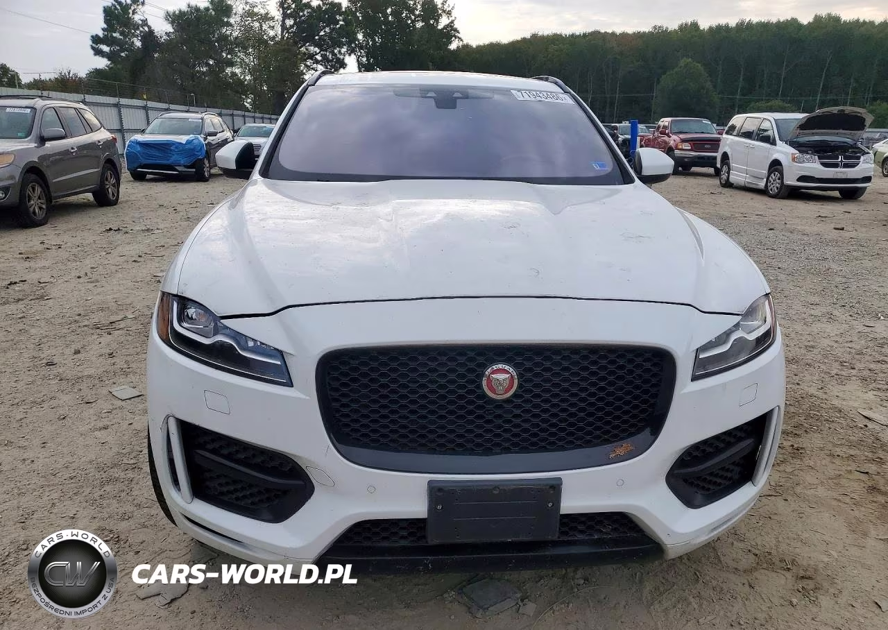 2017 Jaguar F-Pace R - Sport VIN:SADCL2BV0HA090107 - 5