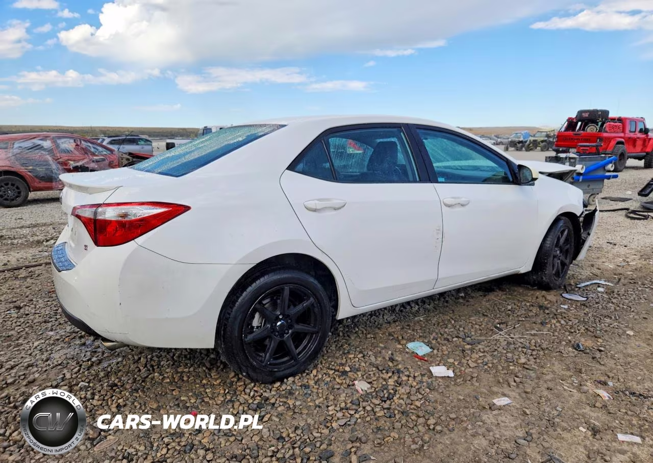2015 Toyota Corolla S Plus VIN:2T1BURHE9FC388863 - 3