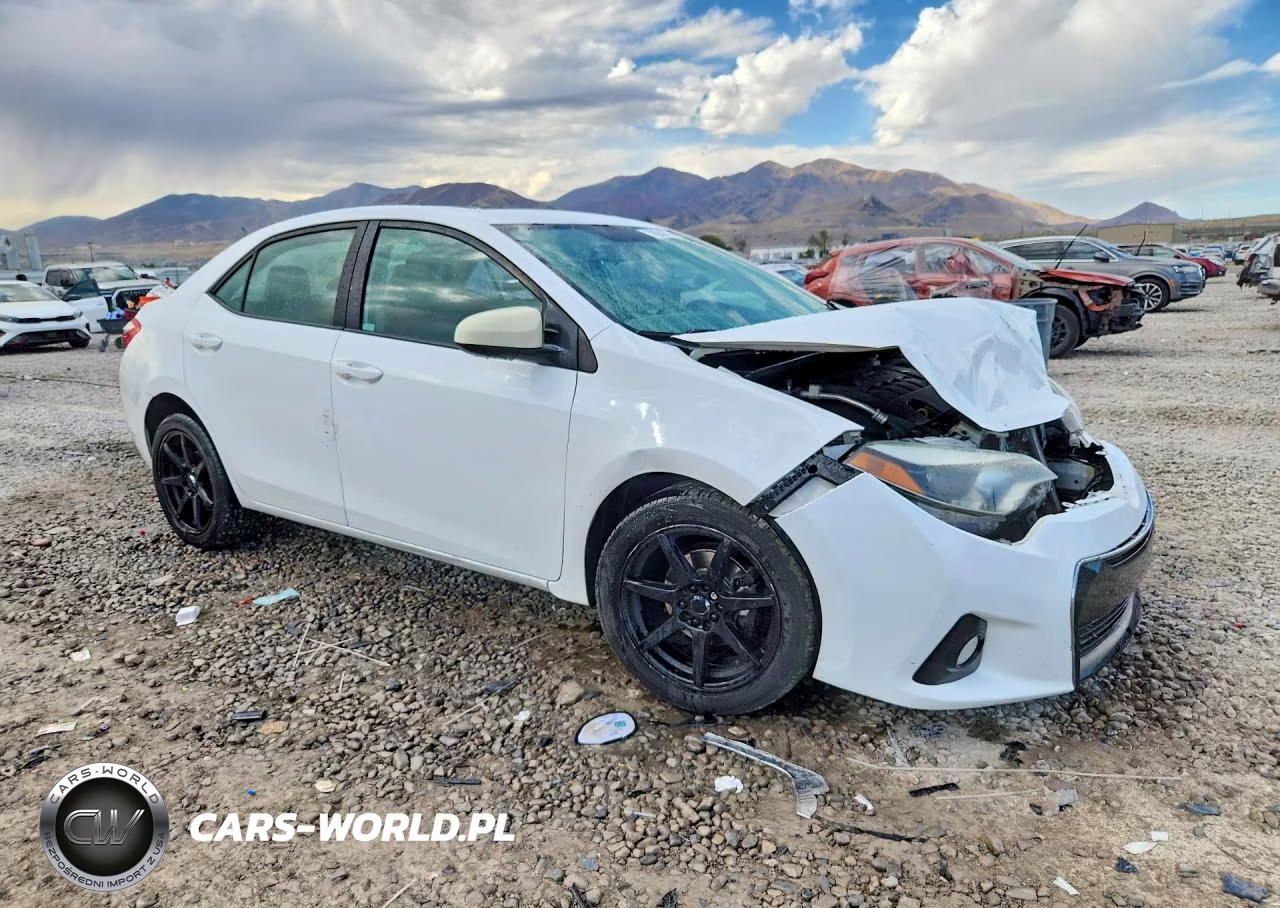 2015 Toyota Corolla S Plus VIN:2T1BURHE9FC388863 - 4